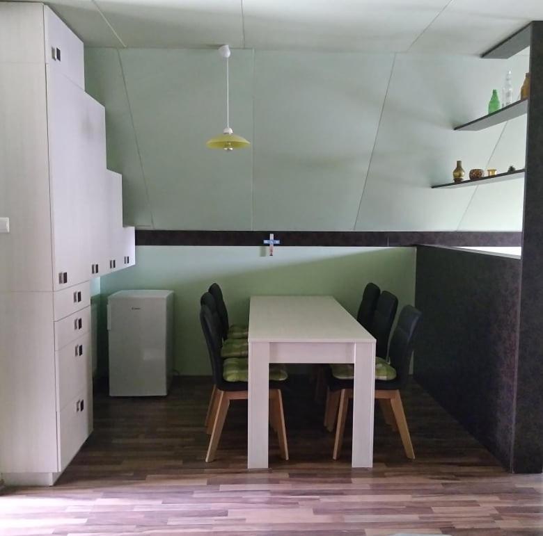 Mecsek Apartman Appartement Pécs Buitenkant foto